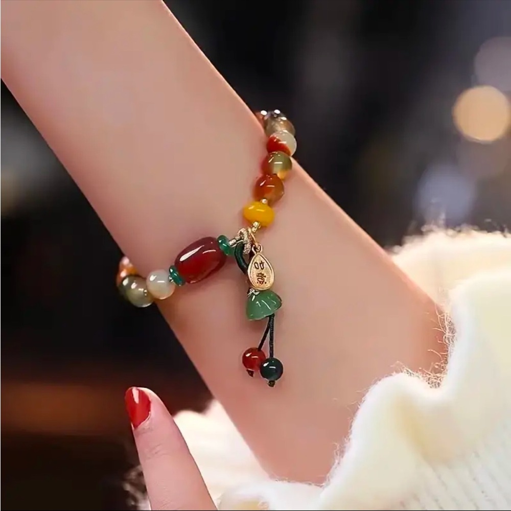 Chic Vintage-Inspired Colorful Glass Bead Bracelet with Lucky Charm Pendant